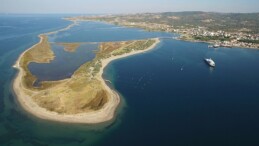 Türkiye’nin dört bir yanından gelip kumda şifa arıyorlar