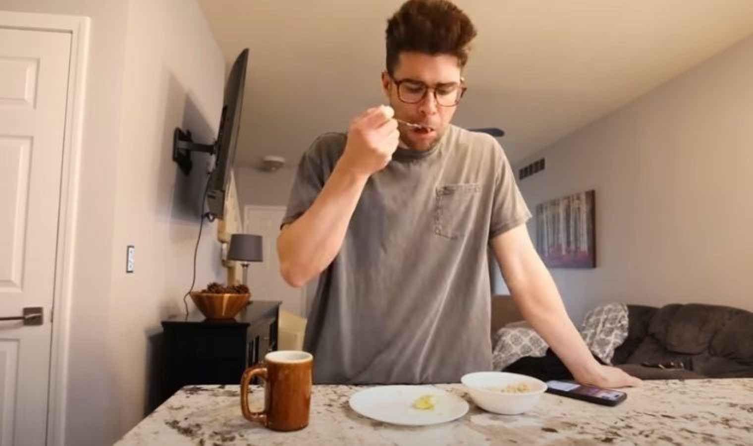 Ünlü Youtuber bir hafta boyunca ‘oturmama’ deneyi yaptı