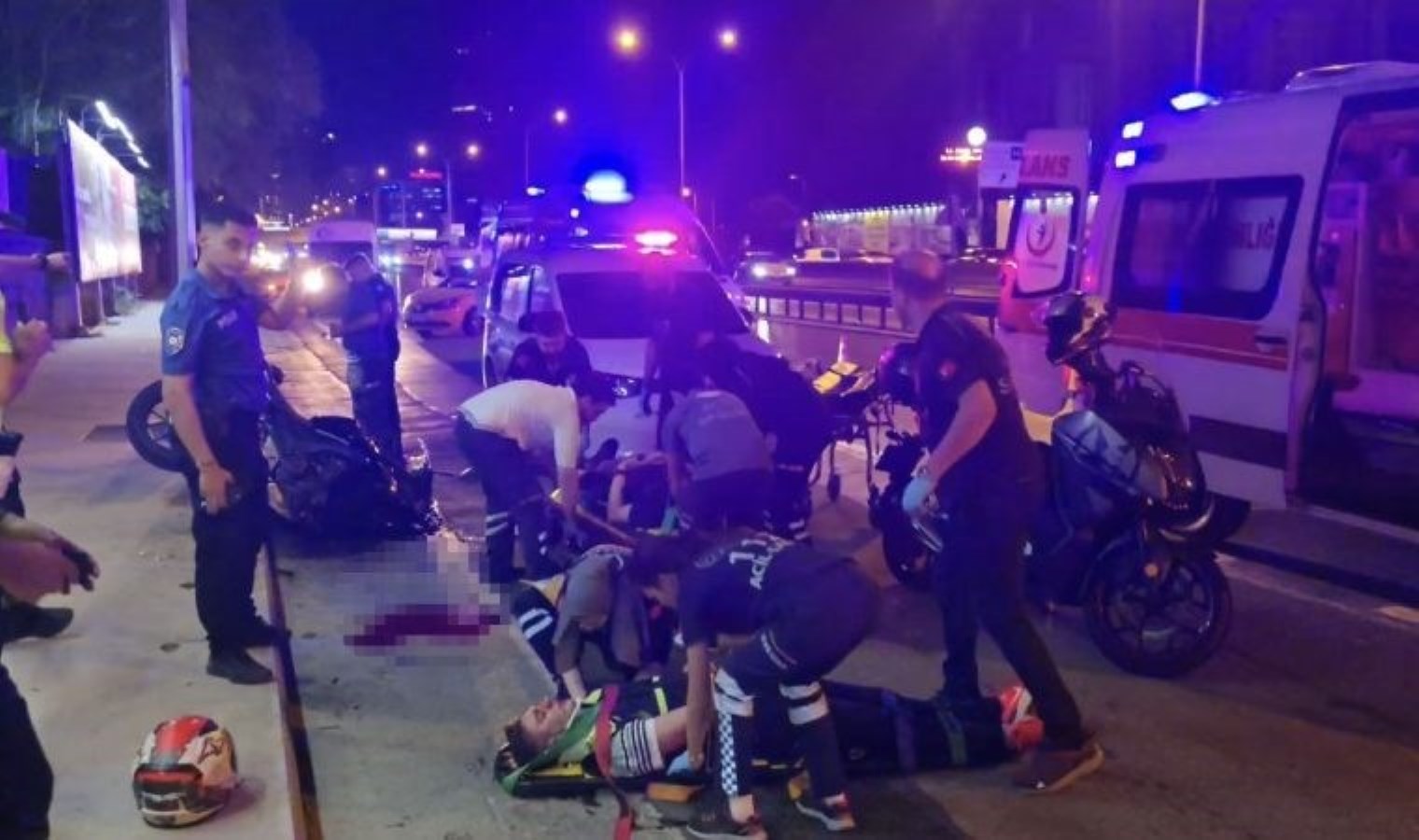 Üsküdar’da motosiklet İBB aracına çarptı: 1’i ağır 2 yaralı