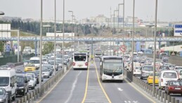 Yenibosna metrobüs durağı üst geçit çalışmaları dolayısıyla D-100 karayolu trafiğe kapatılacak