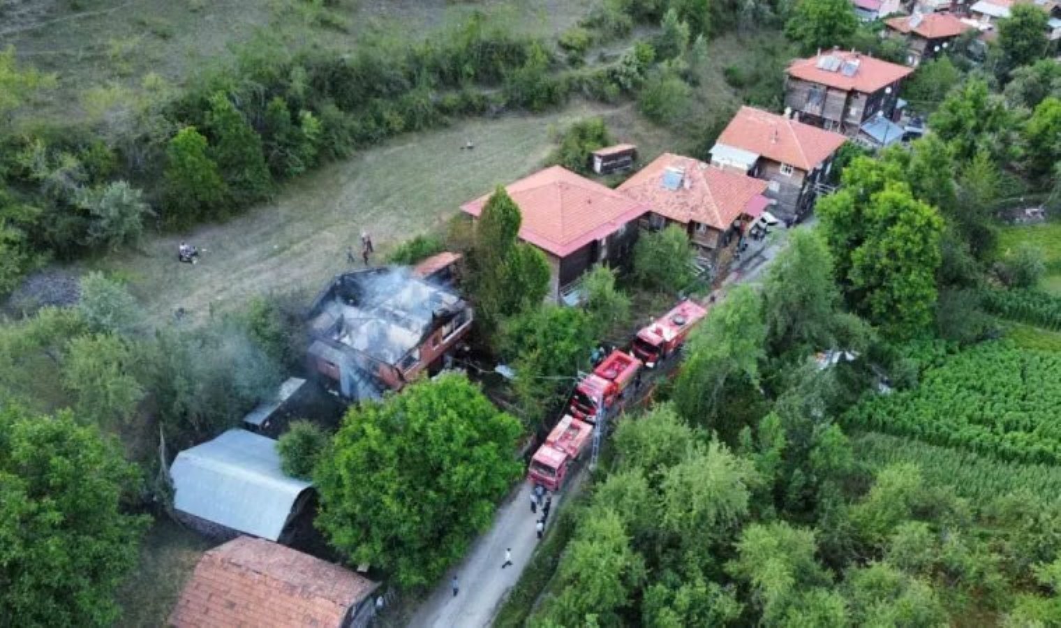 Yomra’da Tarım İşçilerini Taşıyan Kamyonet ile Taksi Çarpıştı