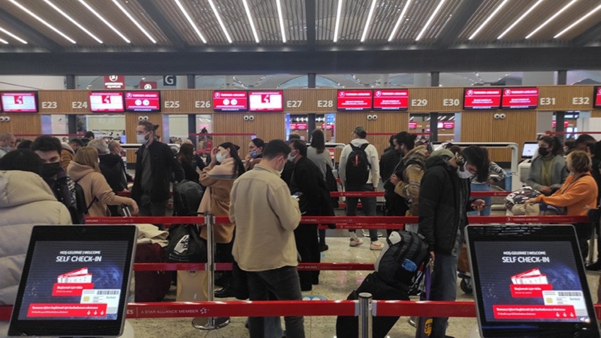 Yurt Dışı Çıkış Harç Pulu Fiyatı 500 Liraya Yükseldi