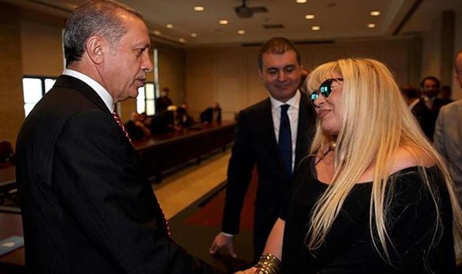 Zerrin Özer: ‘Erdoğan’ı seviyorum’ dediğim için konserlerim iptal edildi, lince uğradım, psikolojim bozuldu