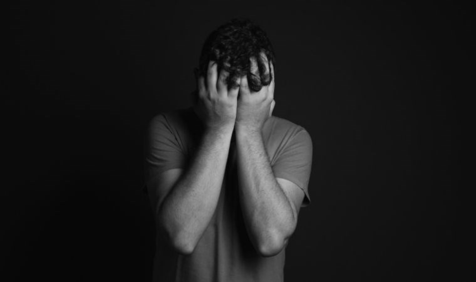 Zihnimizdeki Eleştirmenin Üstesinden Gelmek: Olumsuz Kendi Kendine Konuşmayı Durdurmanın Yolları