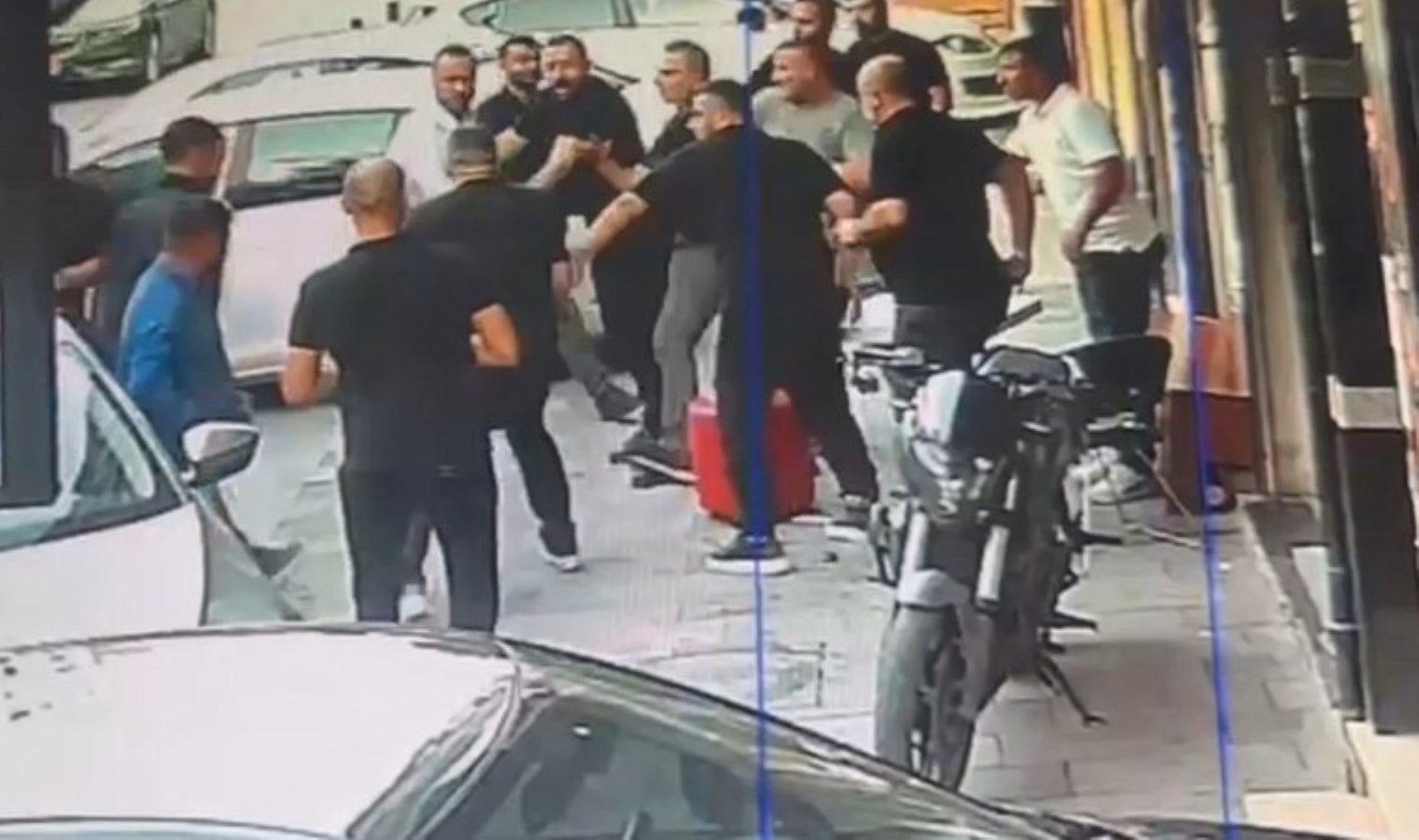 1 kişi ölmüştü! Bayrampaşa’daki silahlı kavganın görüntüleri ortaya çıktı