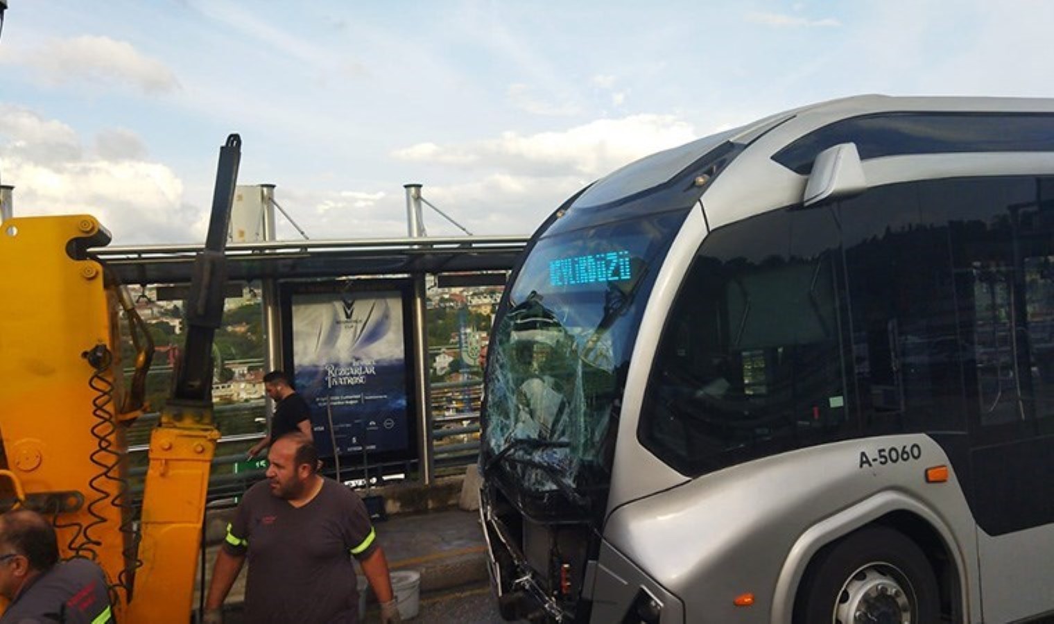 15 Temmuz Şehitler Köprüsü’nde metrobüs kazası