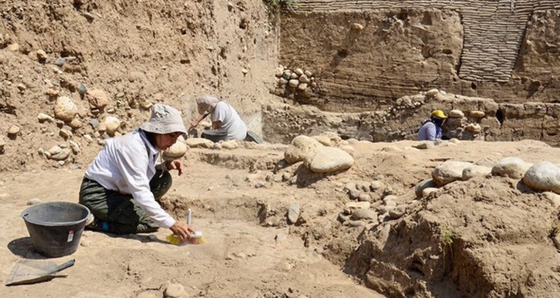 9 bin yıllık höyükte Hitit dönemi sur izlerine rastlandı