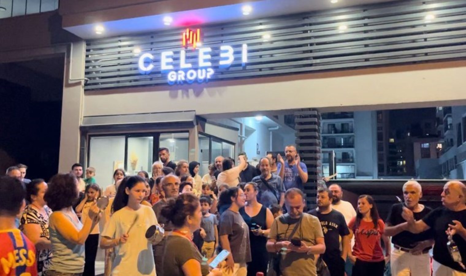 9 bloklu sitede ‘asansör krizi’ site sakinlerini isyan ettirdi: ‘Eşi hamile olanlar var, 12 kat nasıl çıkacak?’