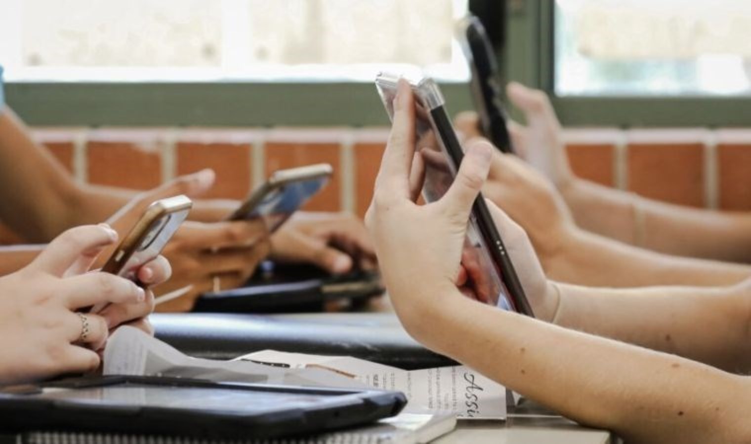 ABD’nin California eyaletinde öğrencilerin okullarda akıllı telefon kullanması kısıtlanıyor