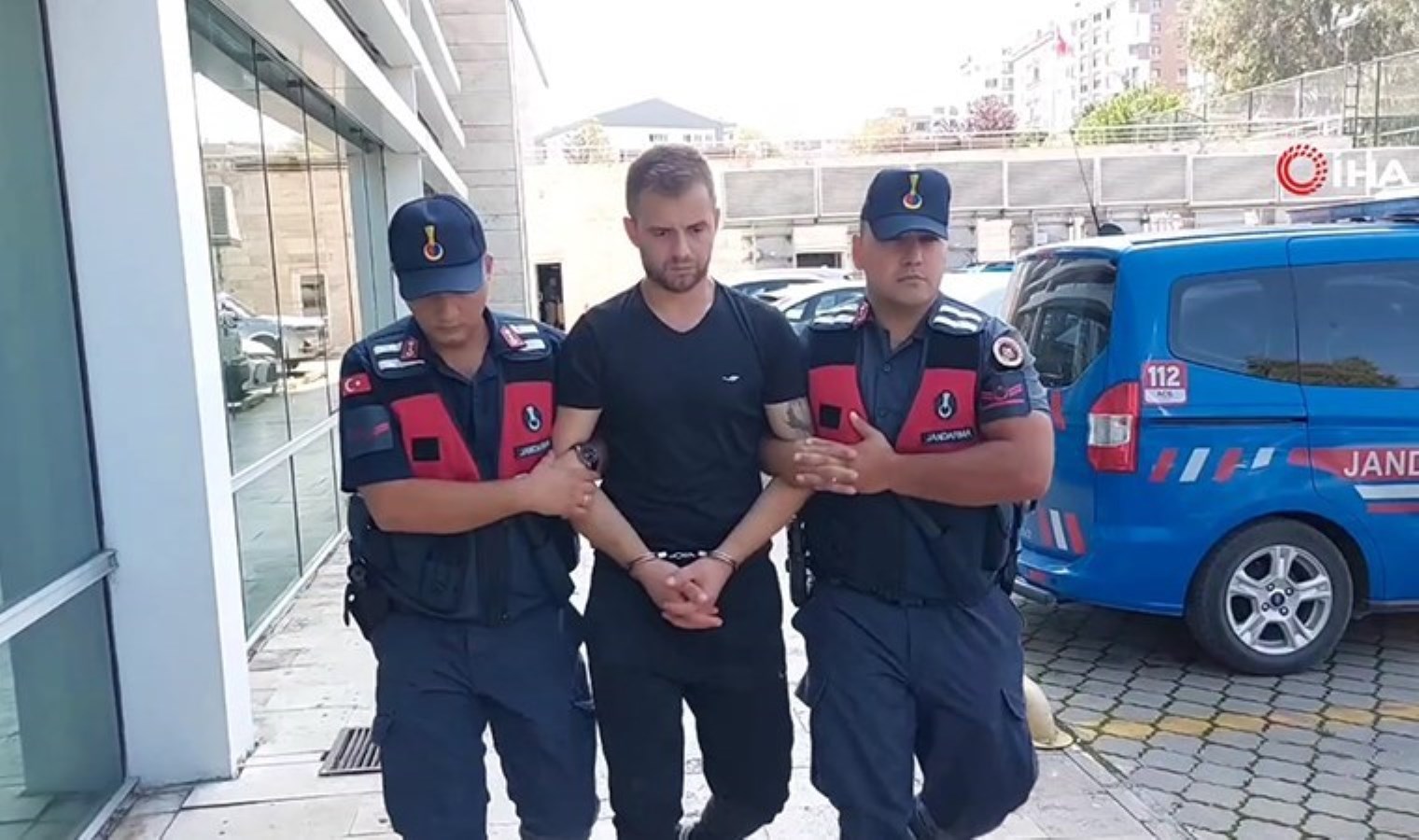 Alkollü koca eşini mezarlığa götürüp ‘Kendine yer beğen’ dedi: dövüp hastanelik etti