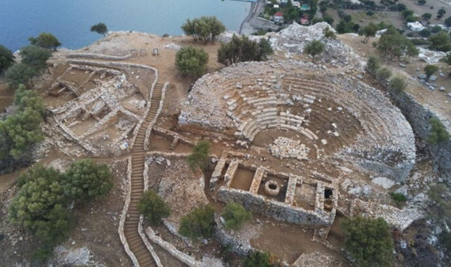 Amos Antik Kenti’nin tiyatrosu restore edilecek