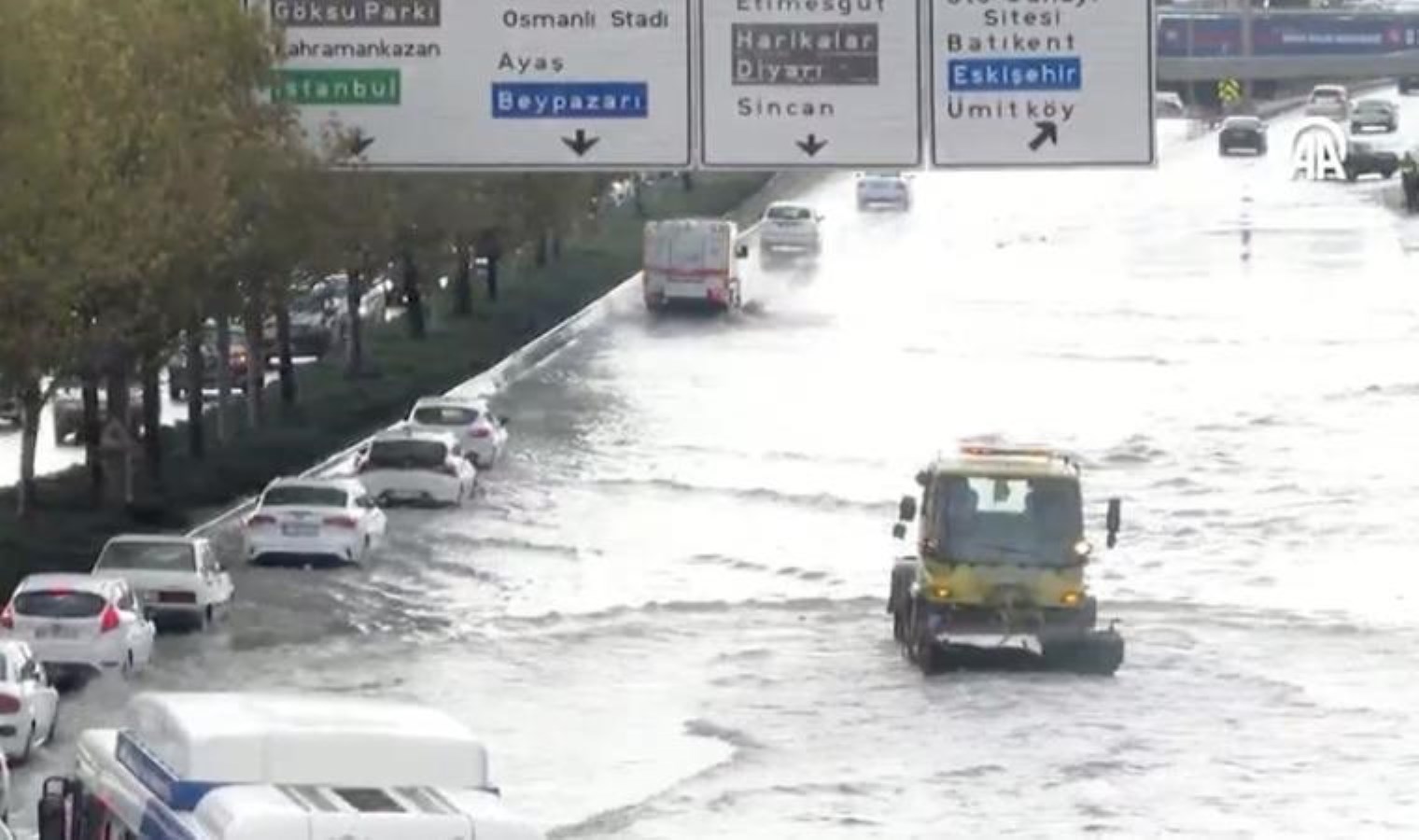 Ankara’da sağanak hayatı olumsuz etkiledi