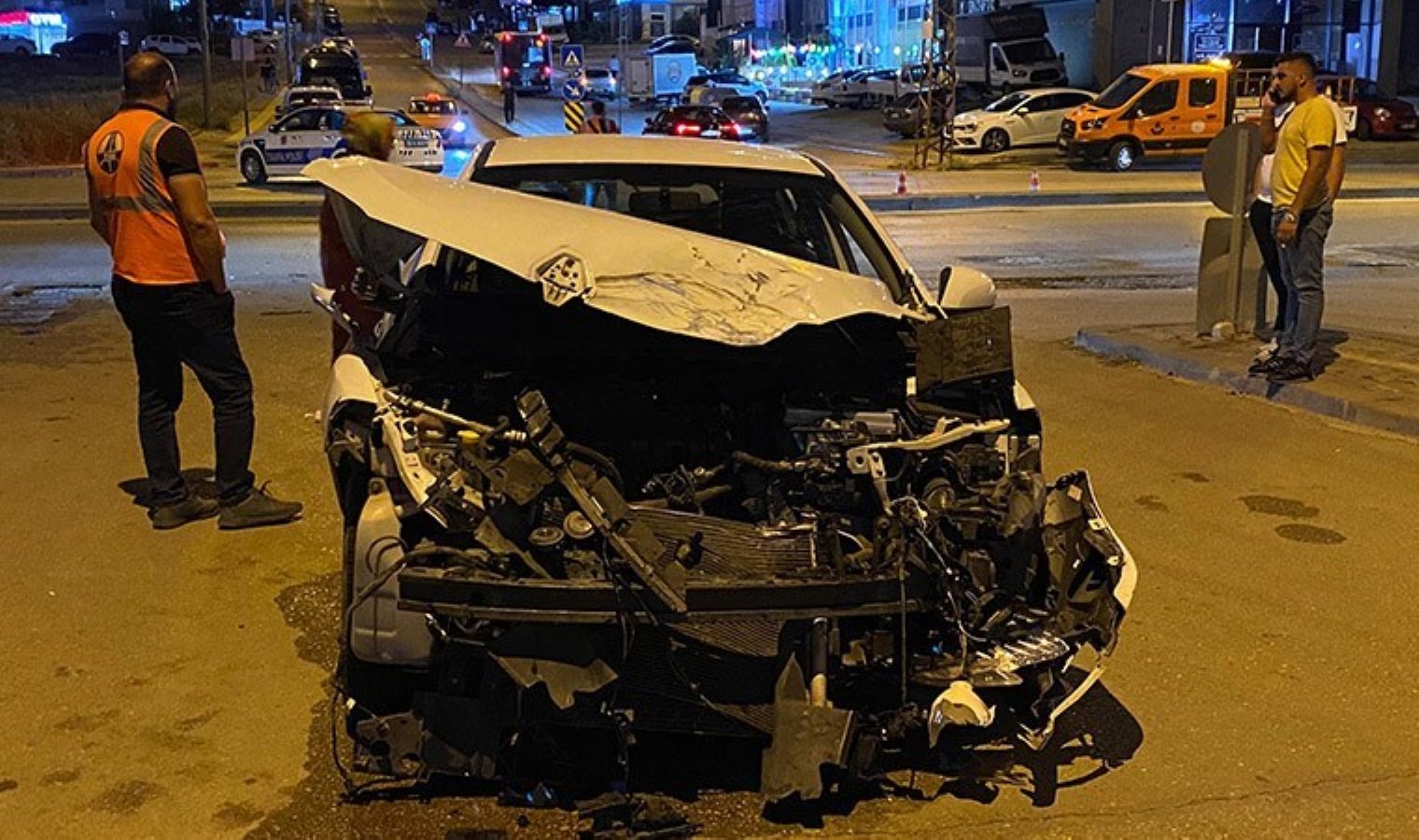 Ankara’da yolcu minibüsü ile otomobil çarpıştı: 4 yaralı