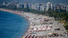 Antalya’da aşırı turizm riski: ‘Antalya henüz bir Barselona değil ama olmaya yakın’