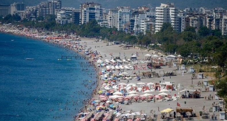 Antalya’da aşırı turizm riski: ‘Antalya henüz bir Barselona değil ama olmaya yakın’