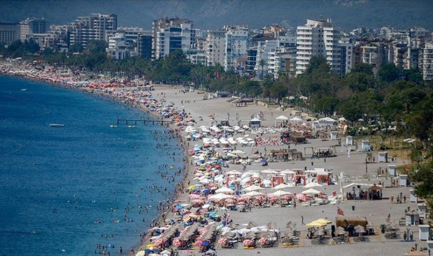 Antalya’da aşırı turizm riski: ‘Antalya henüz bir Barselona değil ama olmaya yakın’