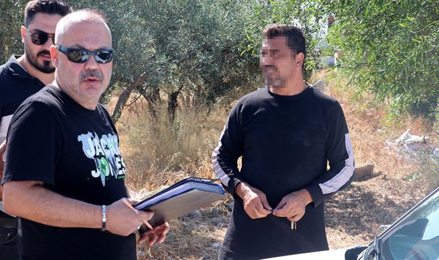 Antalya’da hareketli anlar: Telefonunu çaldığını iddia ettiği 2 kişiyi bacaklarından vurdu!