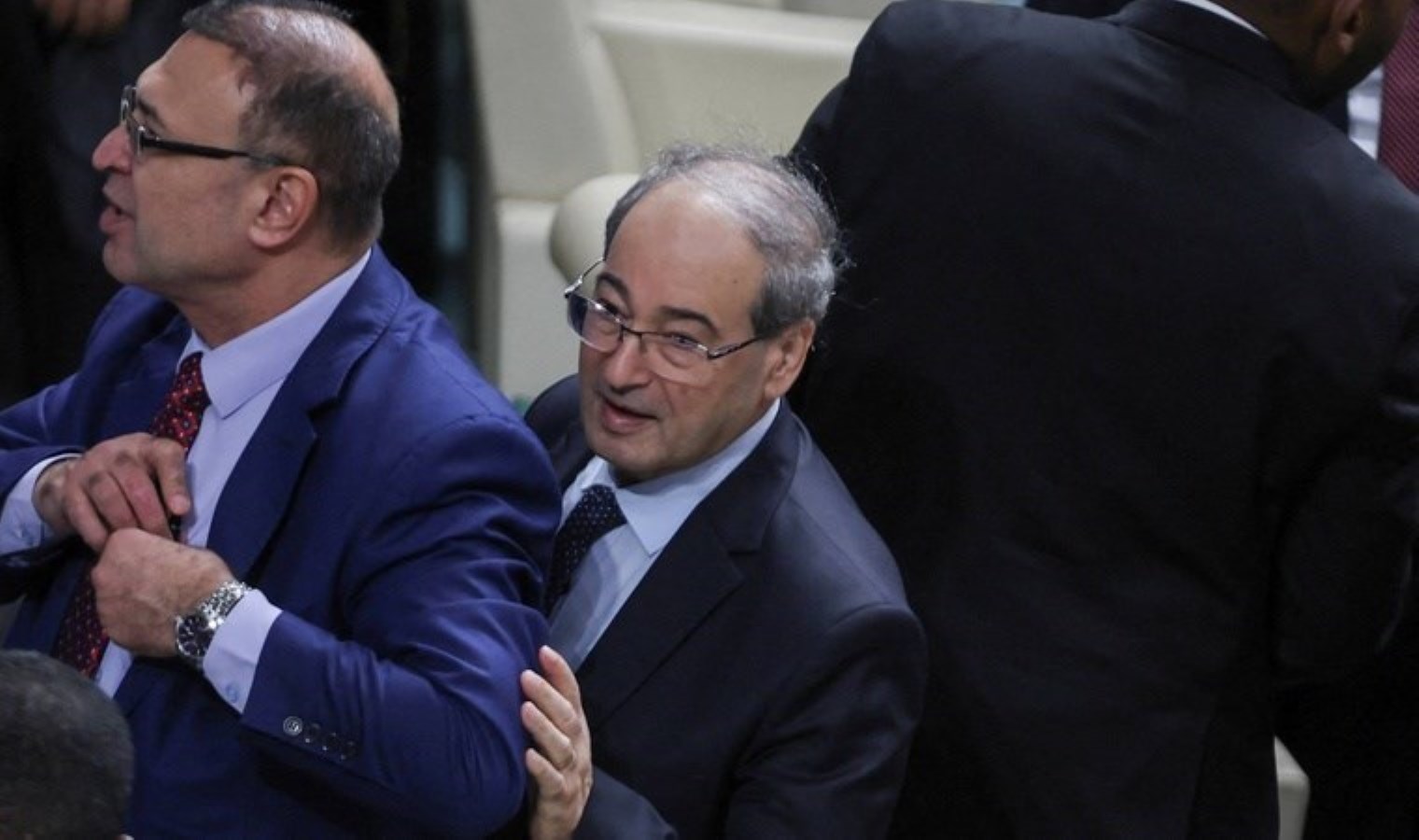 Arap Birliği zirvesinde gergin anlar: Bakan Fidan kürsüye çıktı, Suriye heyeti salonu terk etti