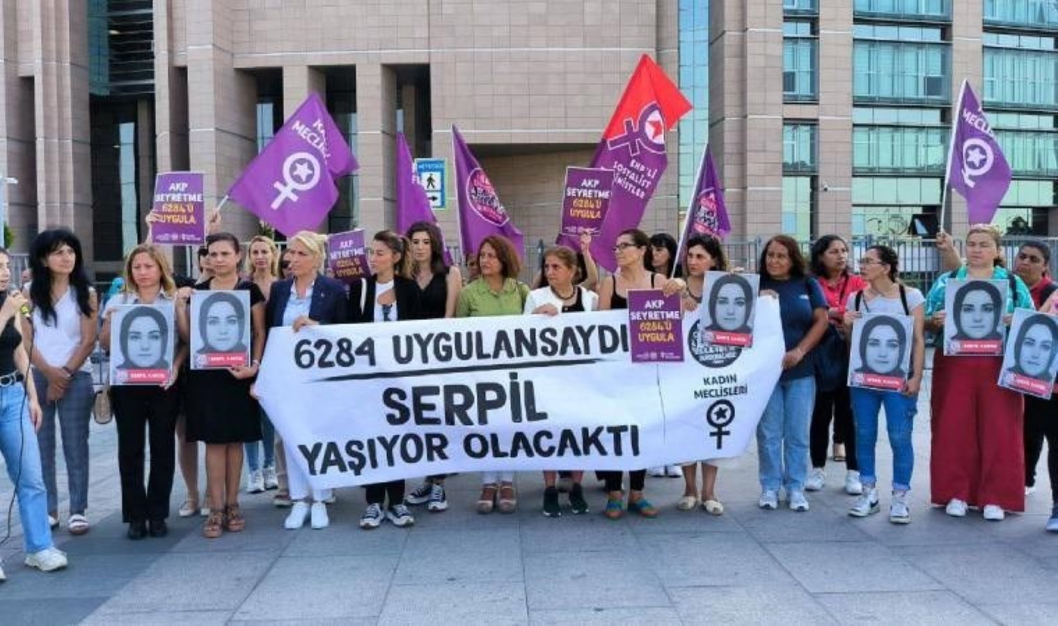 Arnavutköy’de sokak ortasında öldürülen Serpil Gül’ün davası görüldü