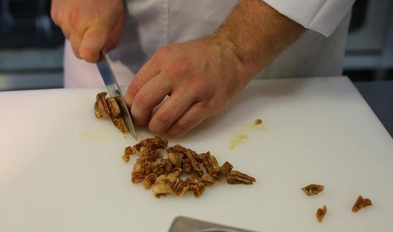 Aşçıbaşı, çalıştığı mutfakta kanlar içerisinde bulundu: İntihar şüphesi