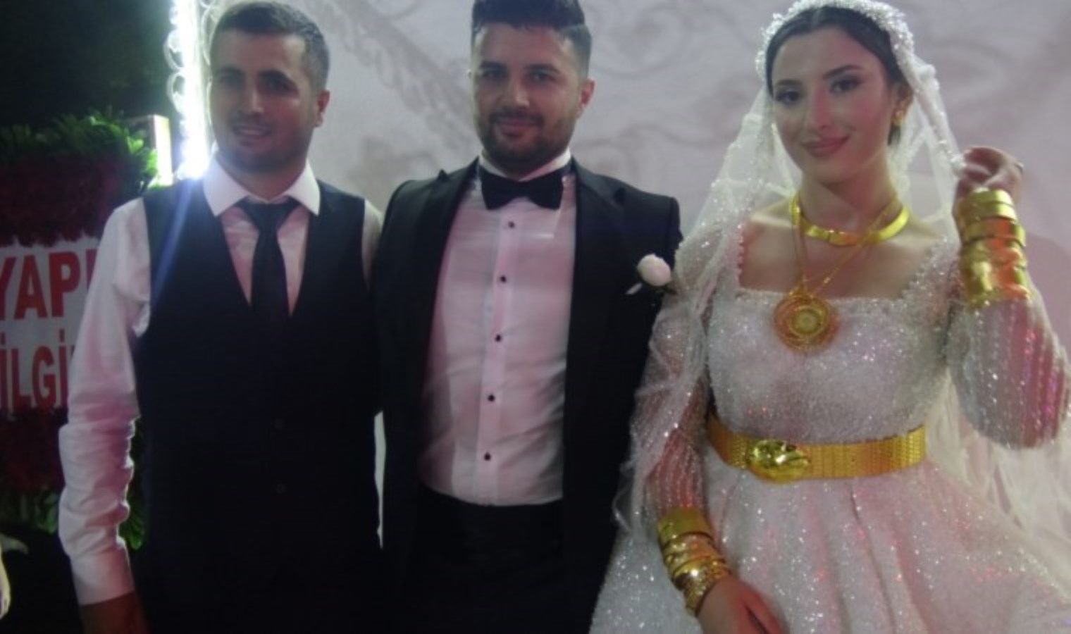 Aşiret düğününde geline 3 kilo altın, damada 4 milyon TL para takıldı