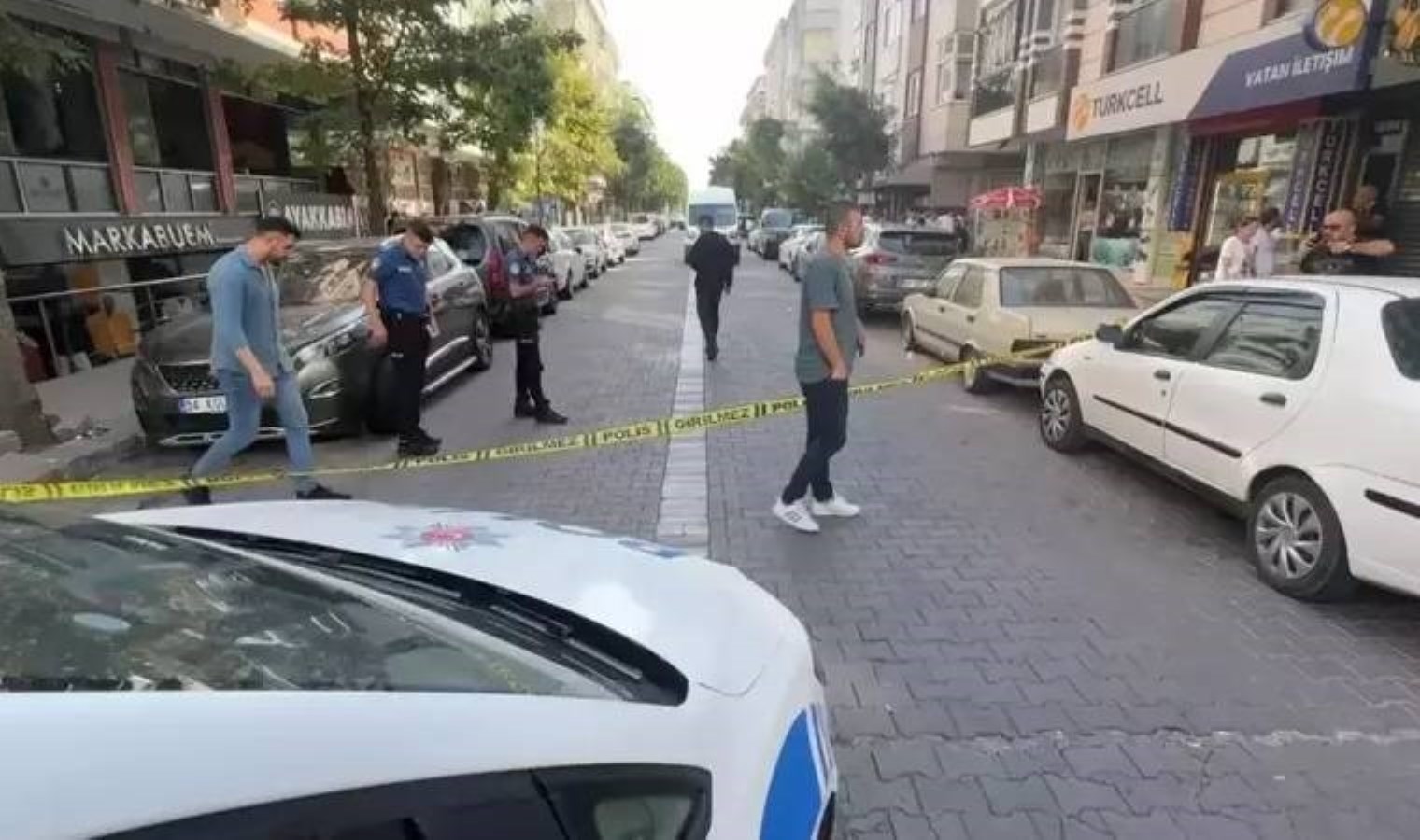 Avcılar’da iş yeri kurşunlandı