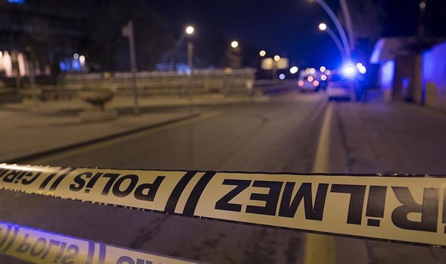 Ayrıldığı eşiyle görüşmek için kendisini eve kilitledi