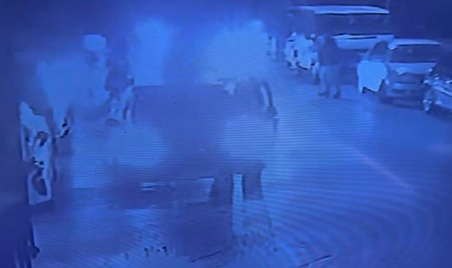 Bahçelievler’de ‘yol verme’ kavgası: 1 kadın silahla vuruldu