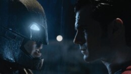 Batman ve Superman: Adaletin Şafağı filminin konusu ne? Batman v Superman: Adaletin Şafağı filminin oyuncuları kim?