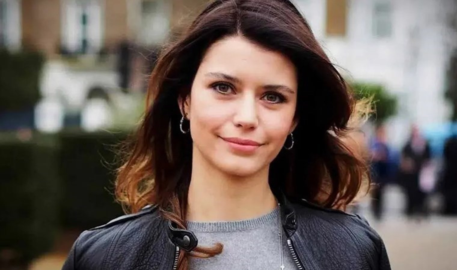 Beren Saat’in başrolünde olduğu ‘Gizli Dolap’tan ilk set fotoğrafı paylaşıldı