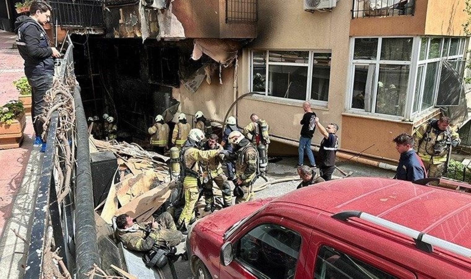 Beşiktaş’ta 29 kişinin öldüğü gece kulübü yangınında 13 kamu görevlisine dava açıldı