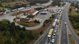 Bolu Dağı’nda kilometrelerce araç kuyruğu oluştu