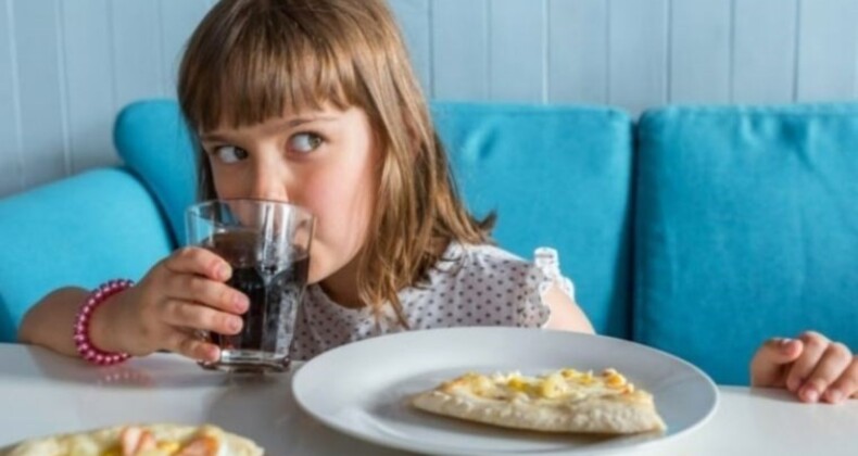 Bu besinler çocukların sağlığını tehlikeye atıyor: İşlenmiş gıdaların çocuklarda sebep olduğu 7 olumsuz etki