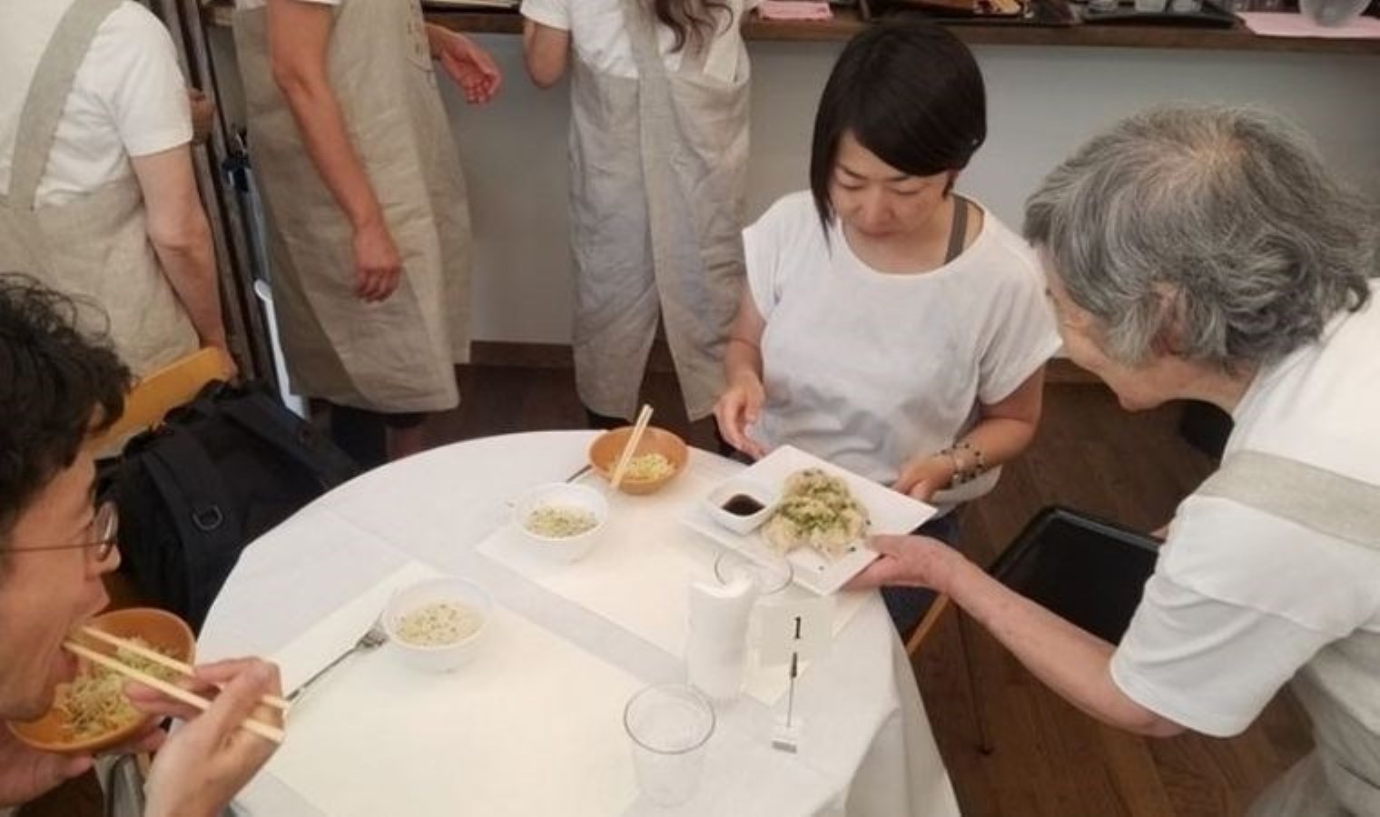 Bu restoranda istediğinizi yemek mümkün değil: Sadece alzheimer hastaları çalışıyor