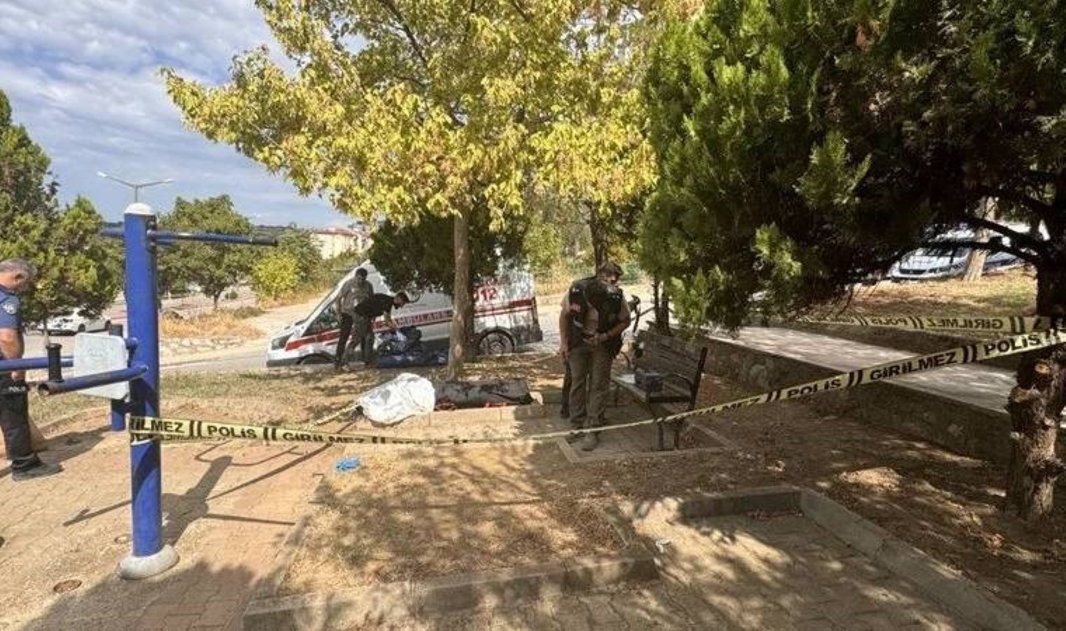 Bursa’da bir kişi parkta ölü bulundu