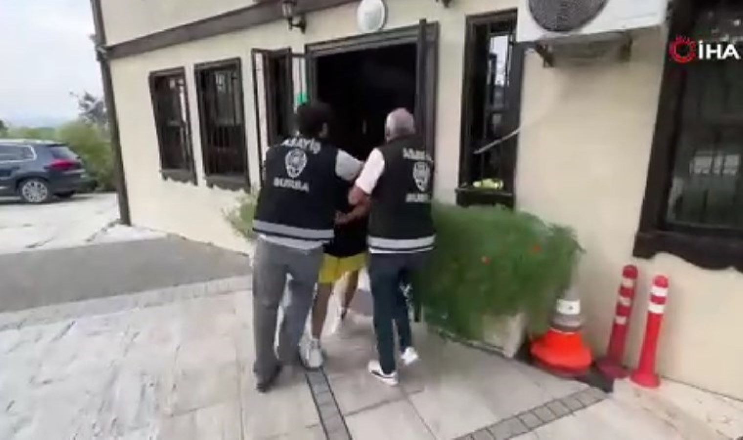 Bursa’da suç makinesinden polislere: ‘Maymun çiçeğine yakalandım size de bulaşır’