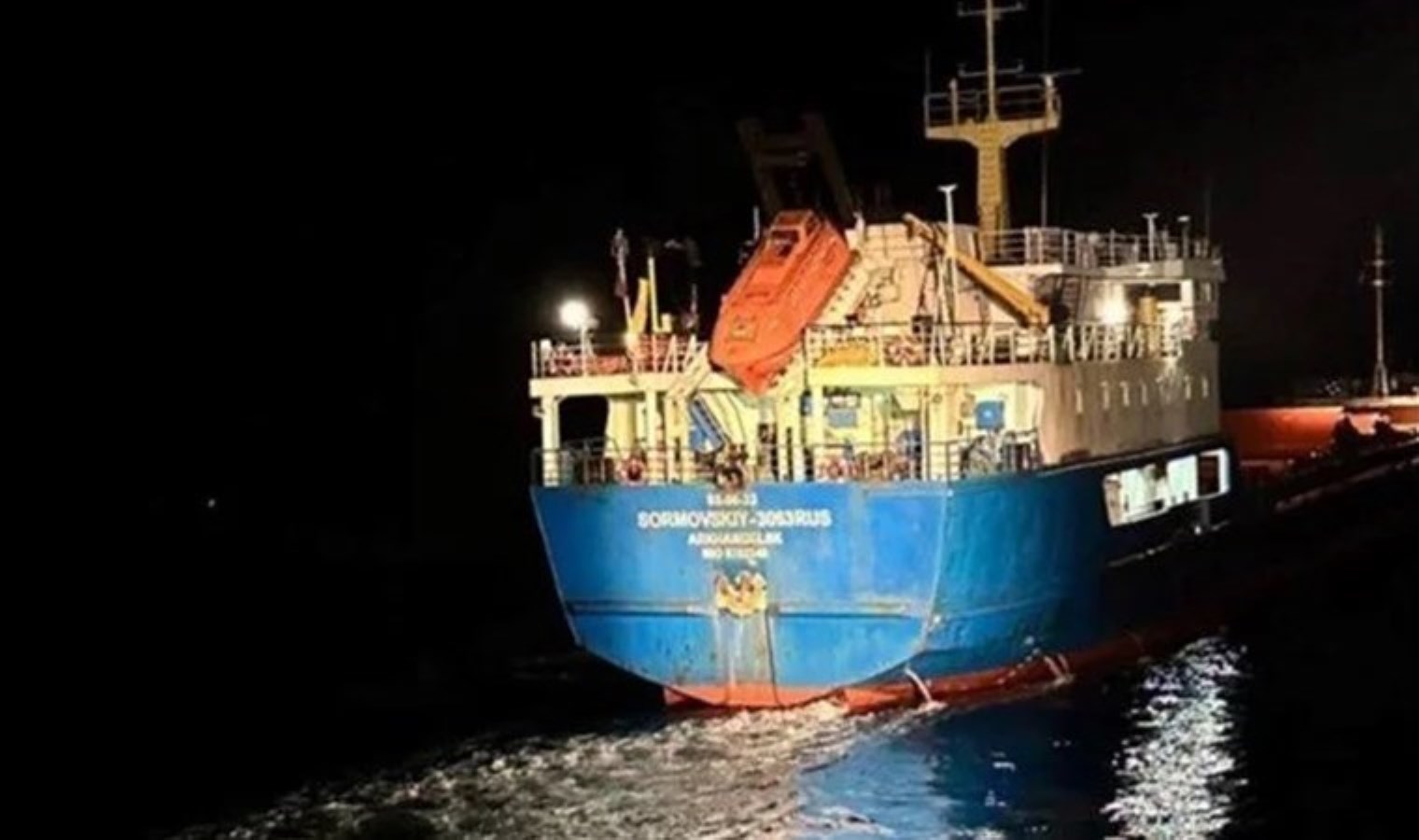 Çanakkale Boğazı’nda arızalanan kargo gemisi kurtarıldı