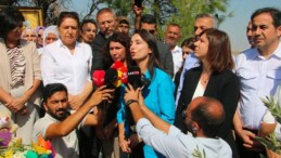 DEM Parti’den Narin Güran’ın mezarına ziyaret: ‘Bu sıradan bir cinayet değil’