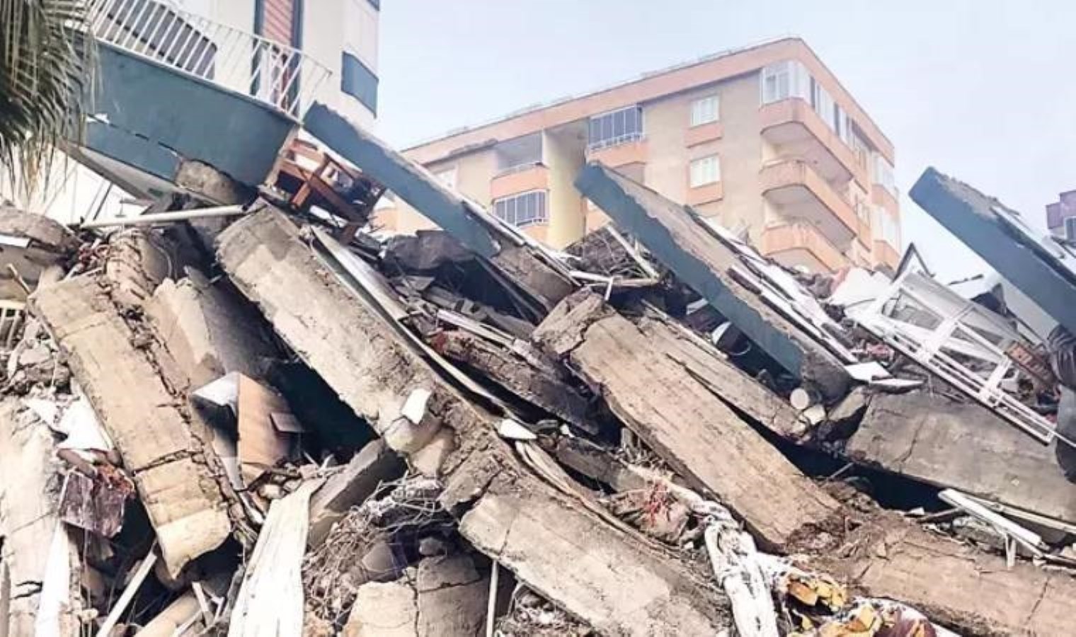 Depremde 19 kişiye mezar olan Fazilet Apartmanı’nın firari sanıkları Akın ve Ferihan Yağcı, notere gitmişti…. Noter yetkilileri konuştu