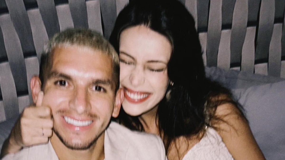 Devrim Özkan şaştı kaldı! Sevgilisi Lucas Torreira plajda sürpriz yaptı