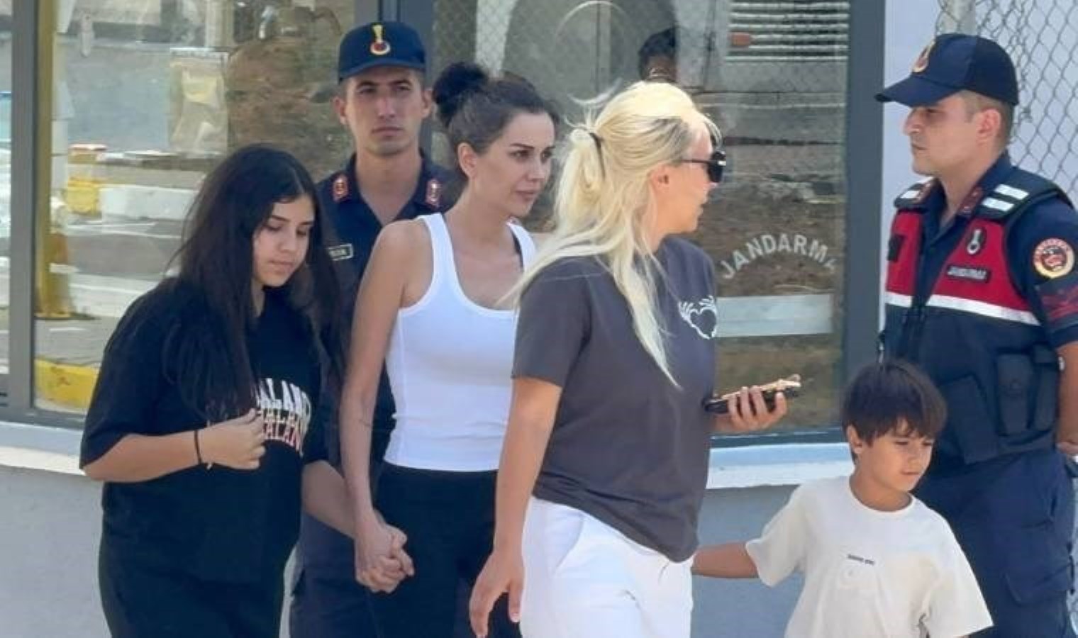 Dilan Polat, Engin Polat’ı ziyaret etti