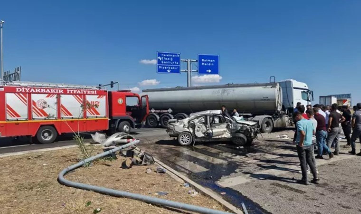 Diyarbakır’da tanker ile otomobil çarpıştı: 2’si ağır 4 yaralı