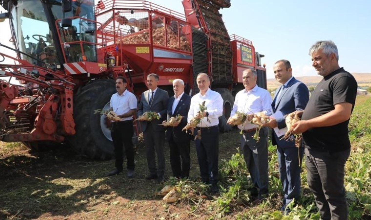 Elazığ’da hasat başladı: Şehrin gelir kaynağı….