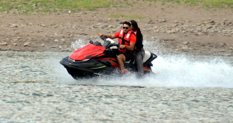 Erzurum’da 2 bin 300 rakımdaki gölette jet ski keyfi