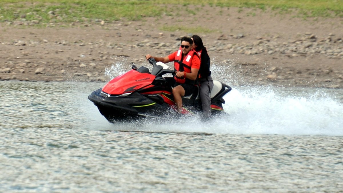 Erzurum’da 2 bin 300 rakımdaki gölette jet ski keyfi