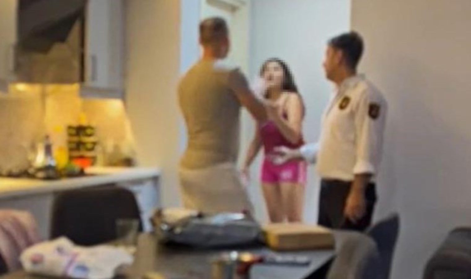 Esenyurt’ta eski kız arkadaşının evini bastı, elinde bıçakla tehdit ederek darbetti