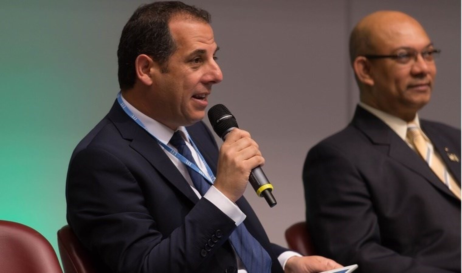 Eski Rum Bakan ‘Altın Pasaport’ skandalı kapsamında suçlandı