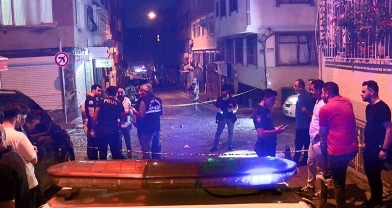 Fatih’te hareketli saatler… Polise silahlı saldırı: Cinayetten arandığı ortaya çıktı!