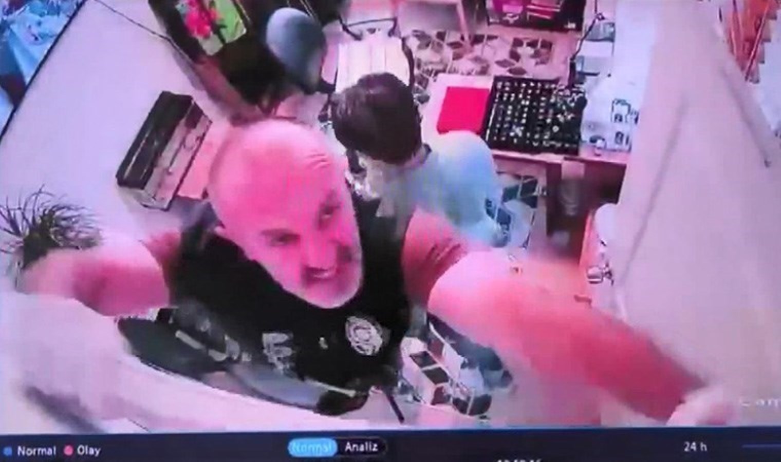 Fatih’te sahte polislerden 150 bin dolarlık gasp