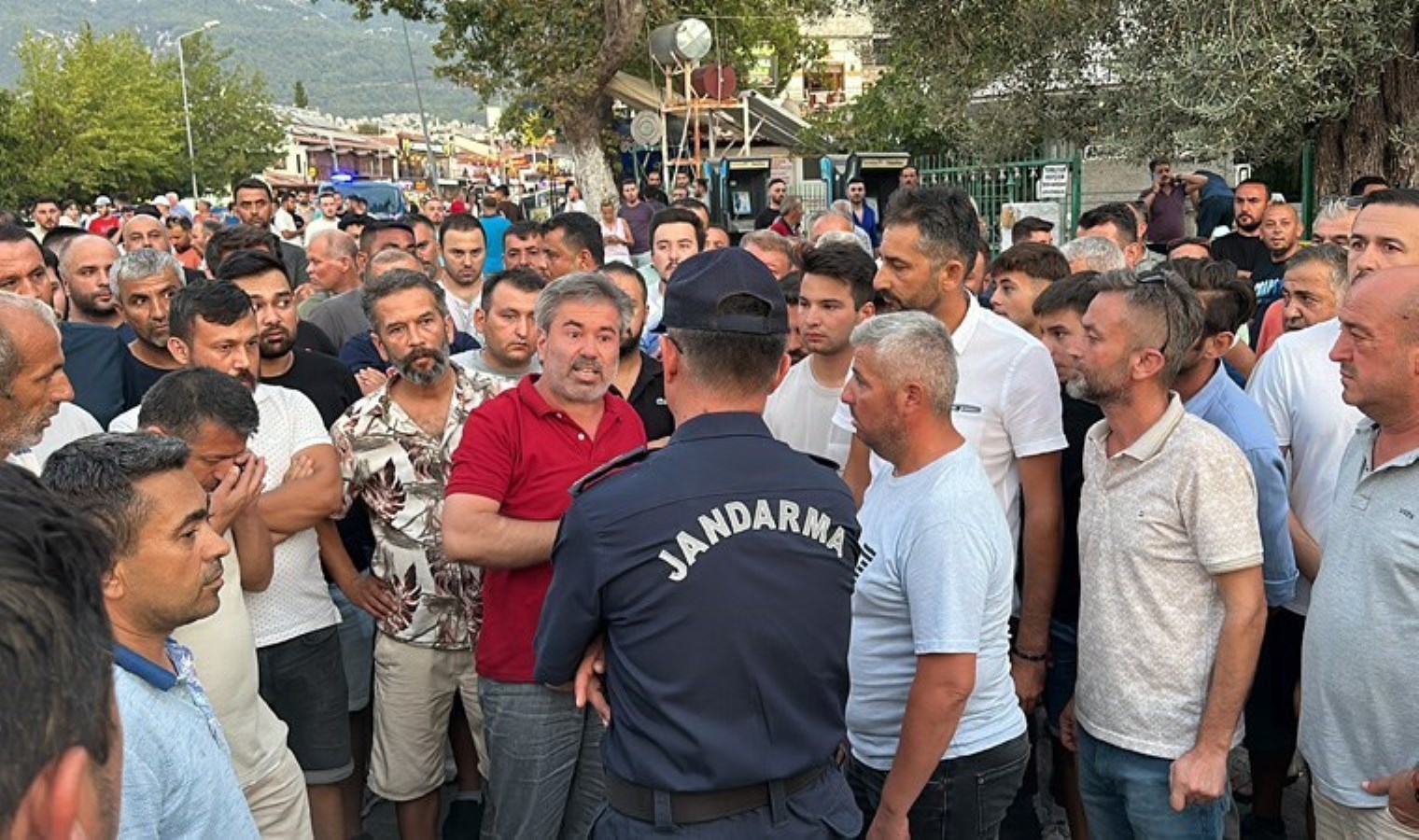 Fethiye’de ‘silahlı, şişeli, taşlı’ kavga: 13 yaralı